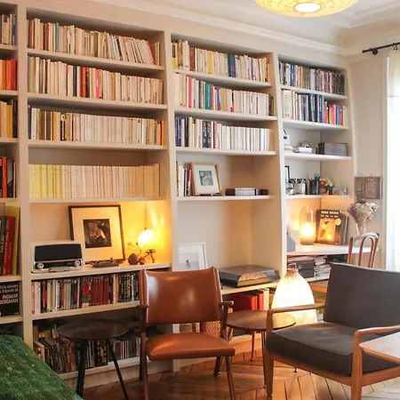 Cozy Nest Near The Marais Parigi